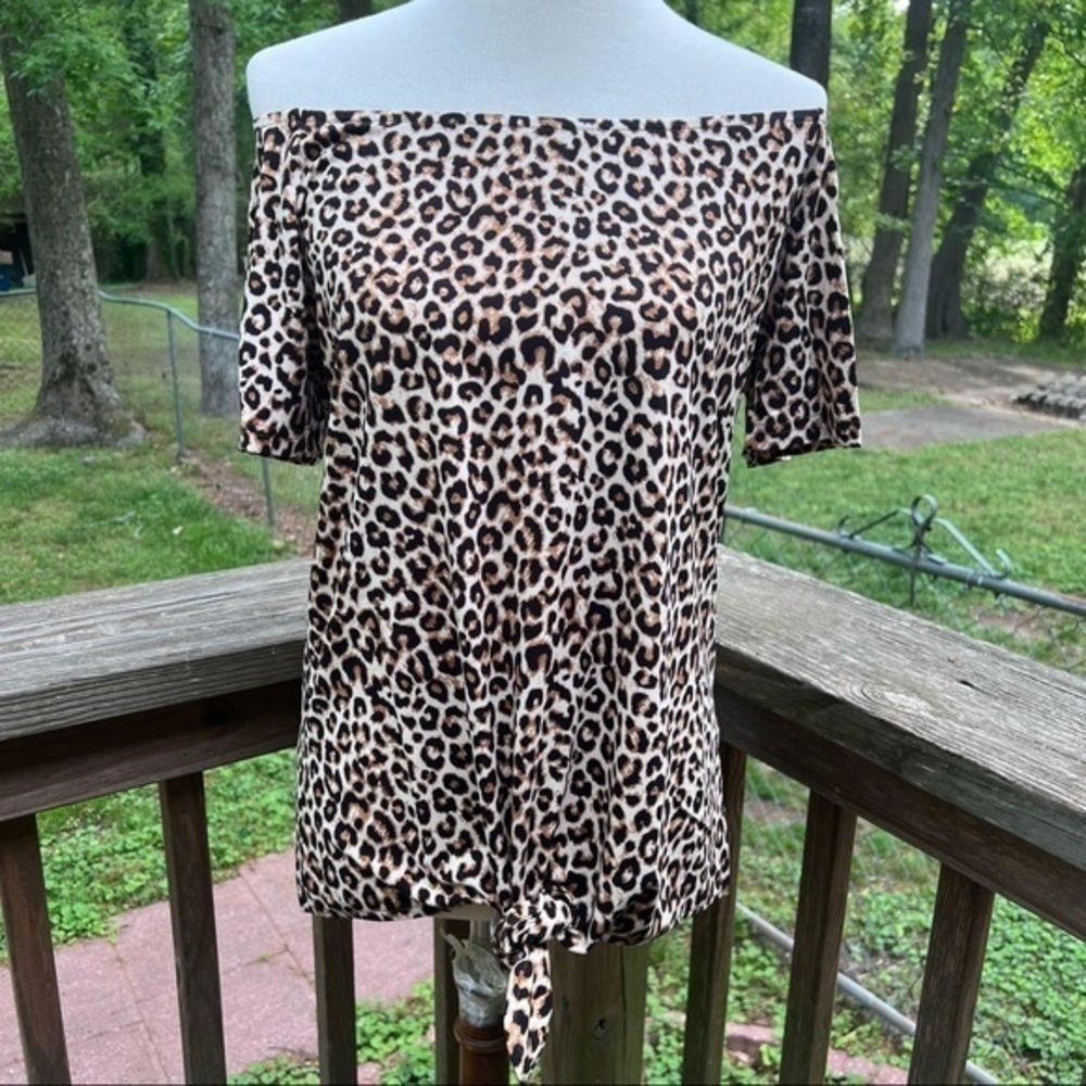 Leopard print off shoulder top - Picture 3 of 8